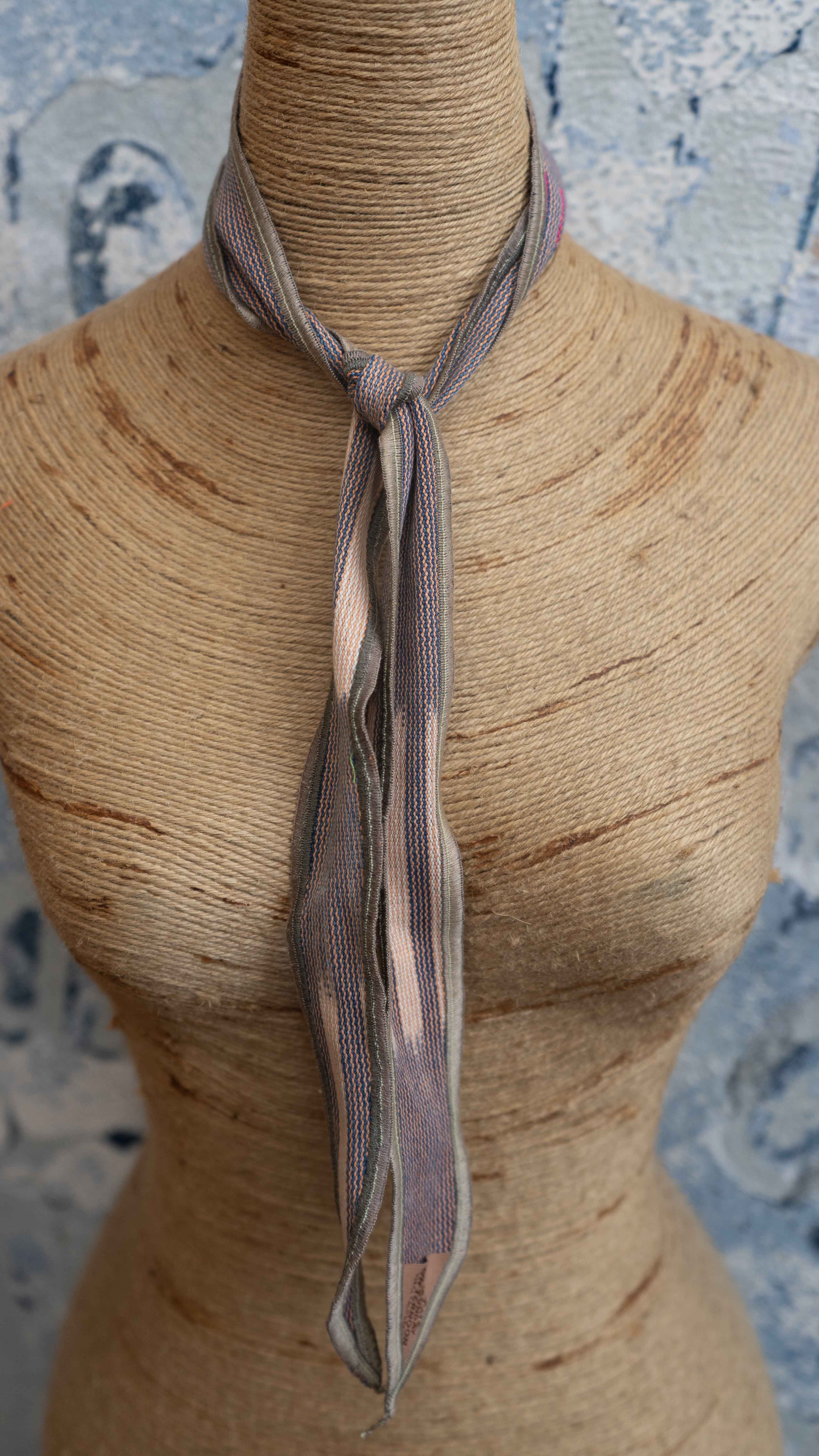 Arches Neck Scarf