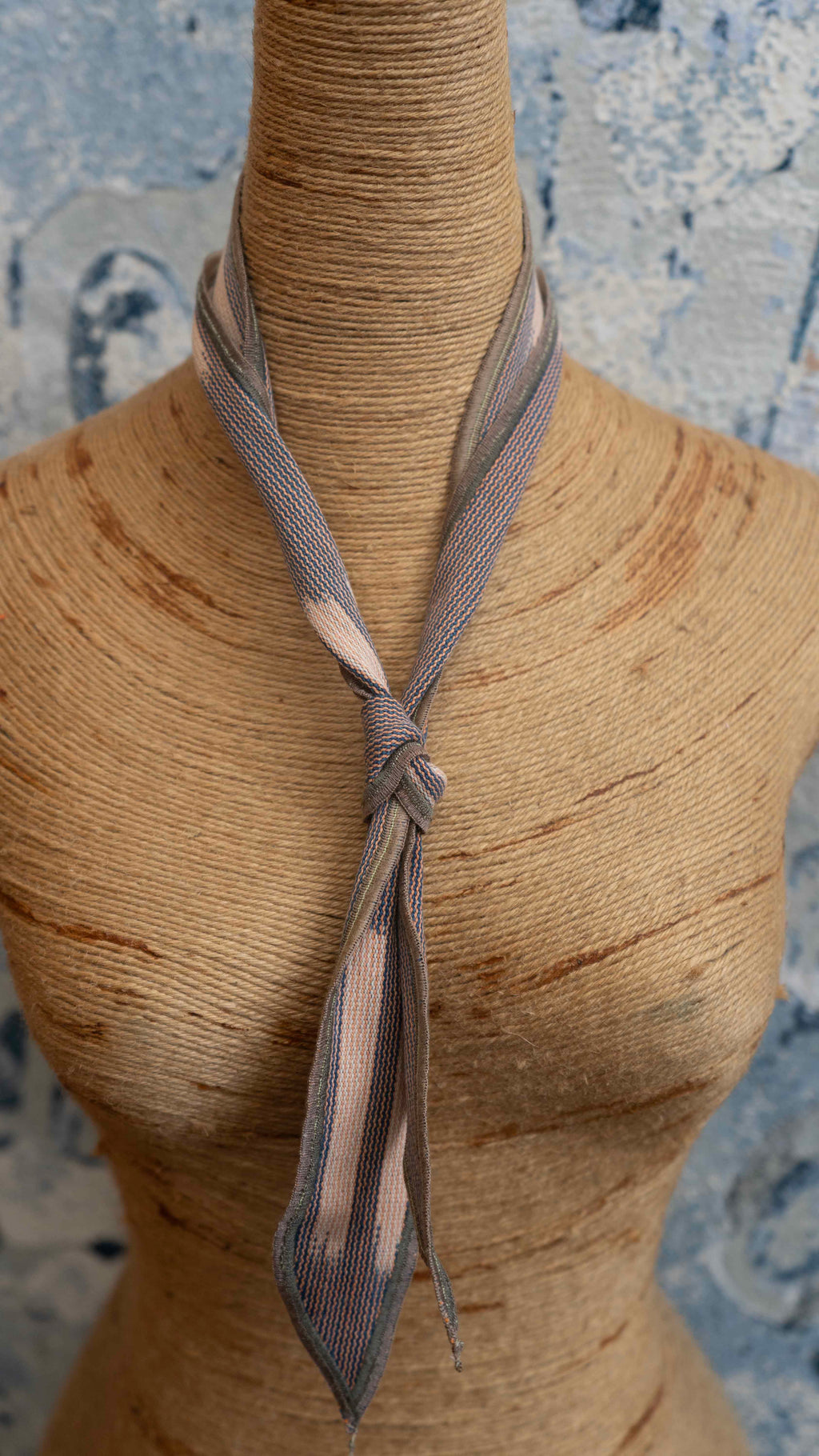 Arches Neck Scarf