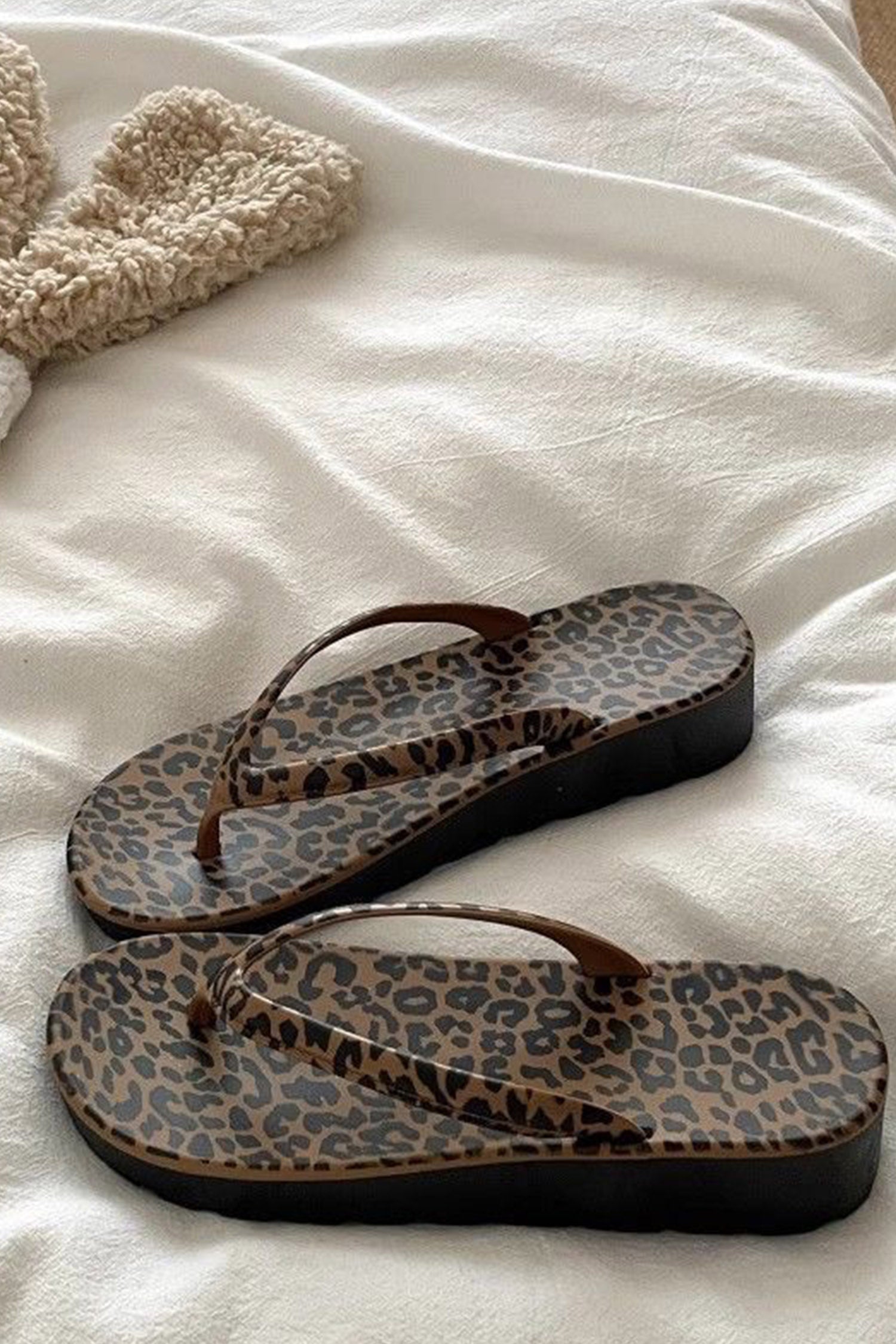 Chestnut Leopard Print Low-heeled Flip Flops